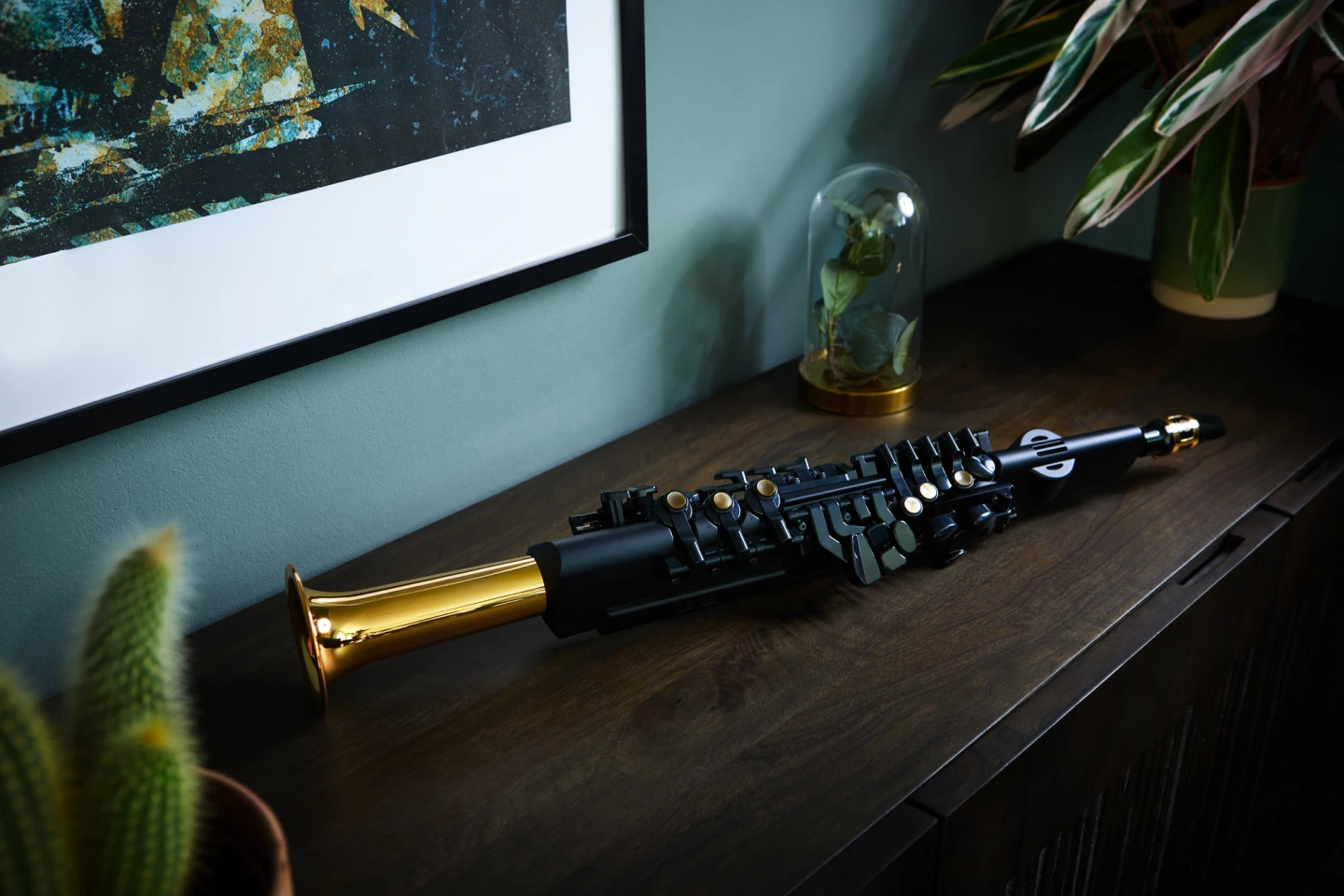 The YDS-150 replicates the key placement of traditional acoustic saxophones