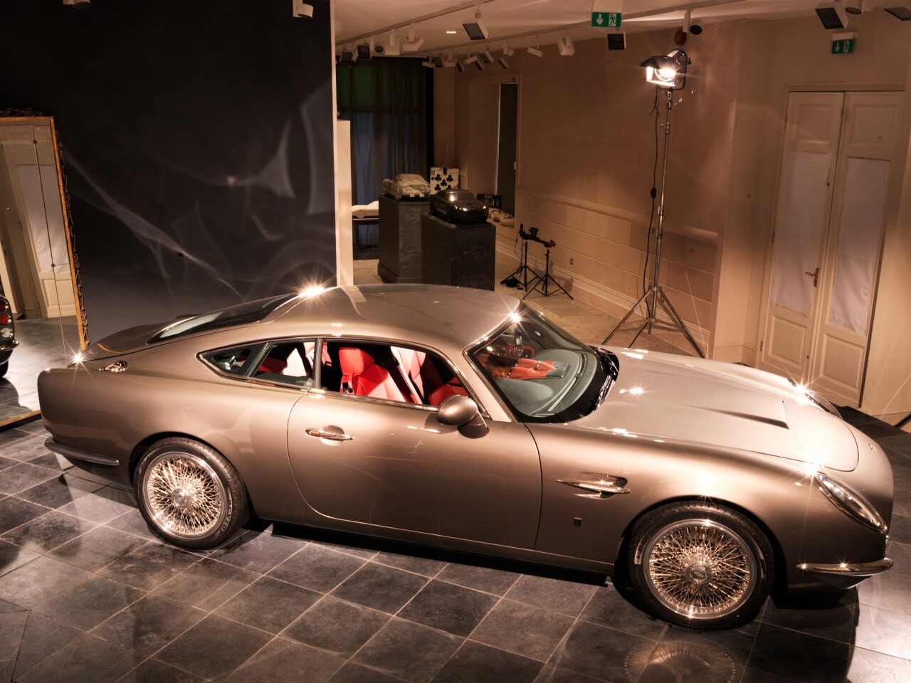 The Speedback’s 5.0-liter supercharged Jaguar V8 provides the fastback with 510 hp and 461 lb.ft of torque, allowing it to reach 100 km/h (62 mph) in 4.6 seconds