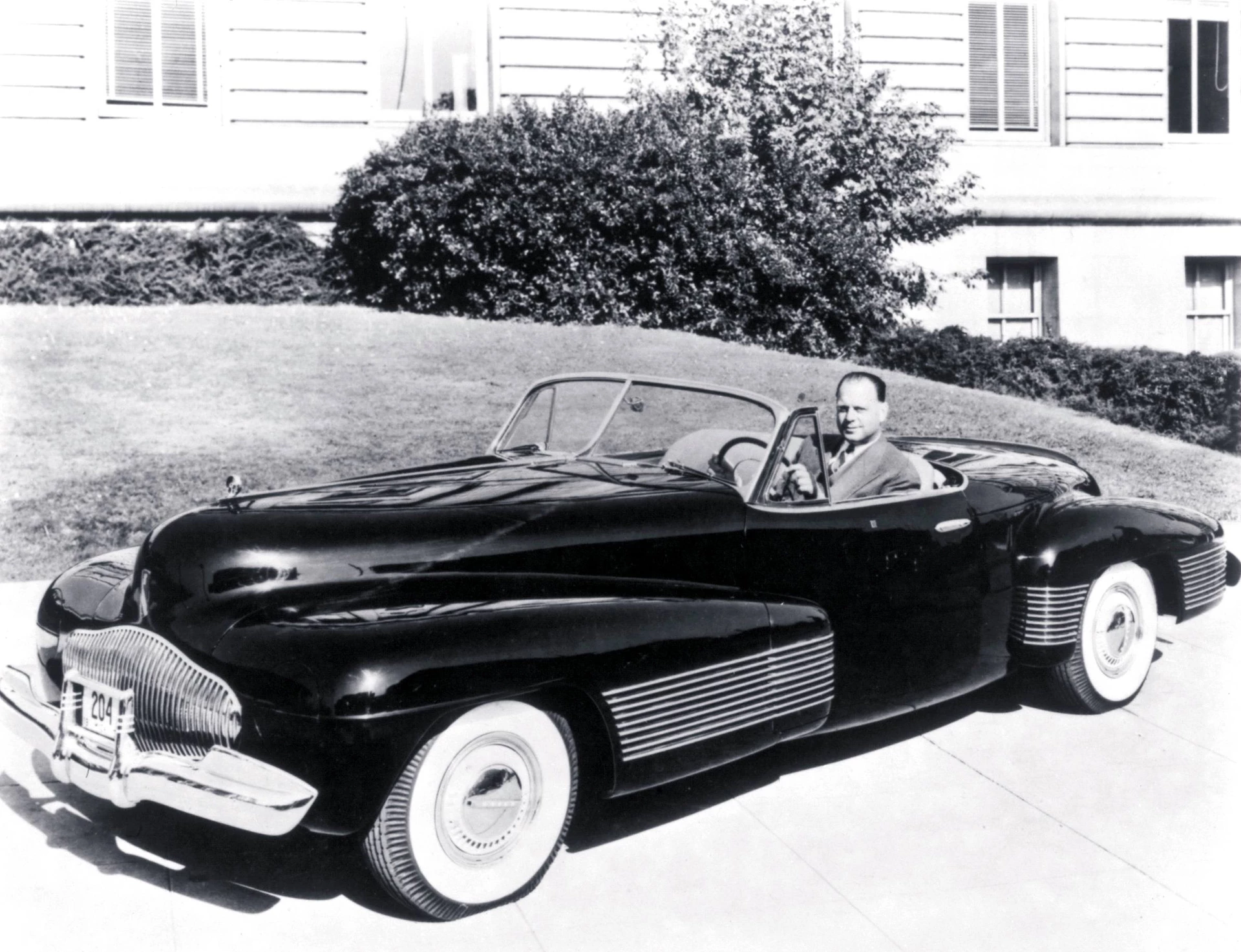 1938 Buick Y-Job (often claimed to be the world's first concept car) by almost two decades.