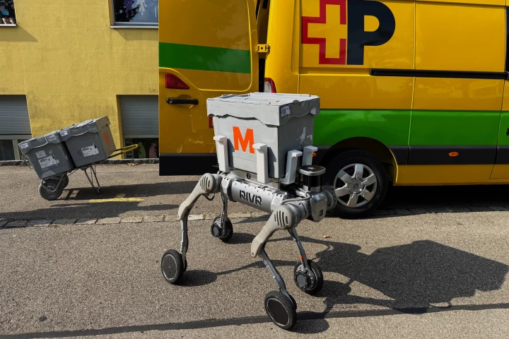 The RIVR ONE can carry up to 30 kg (66 lb) of cargo from delivery vans to clients' doorsteps