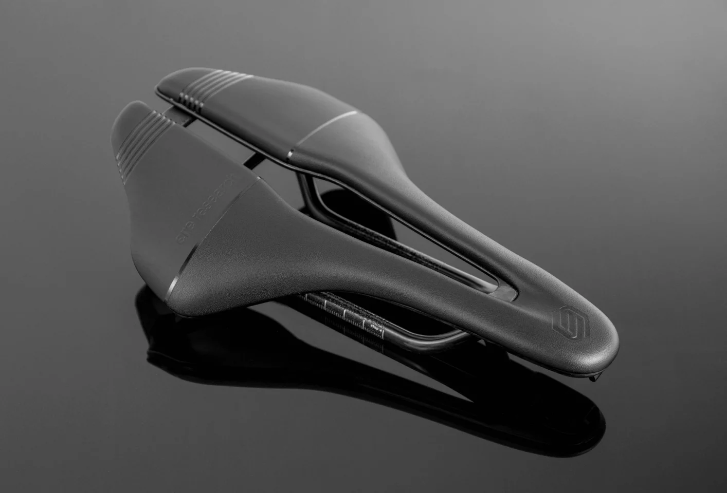 The Genus is flat, designed for riders who want to rotate their hips more easily