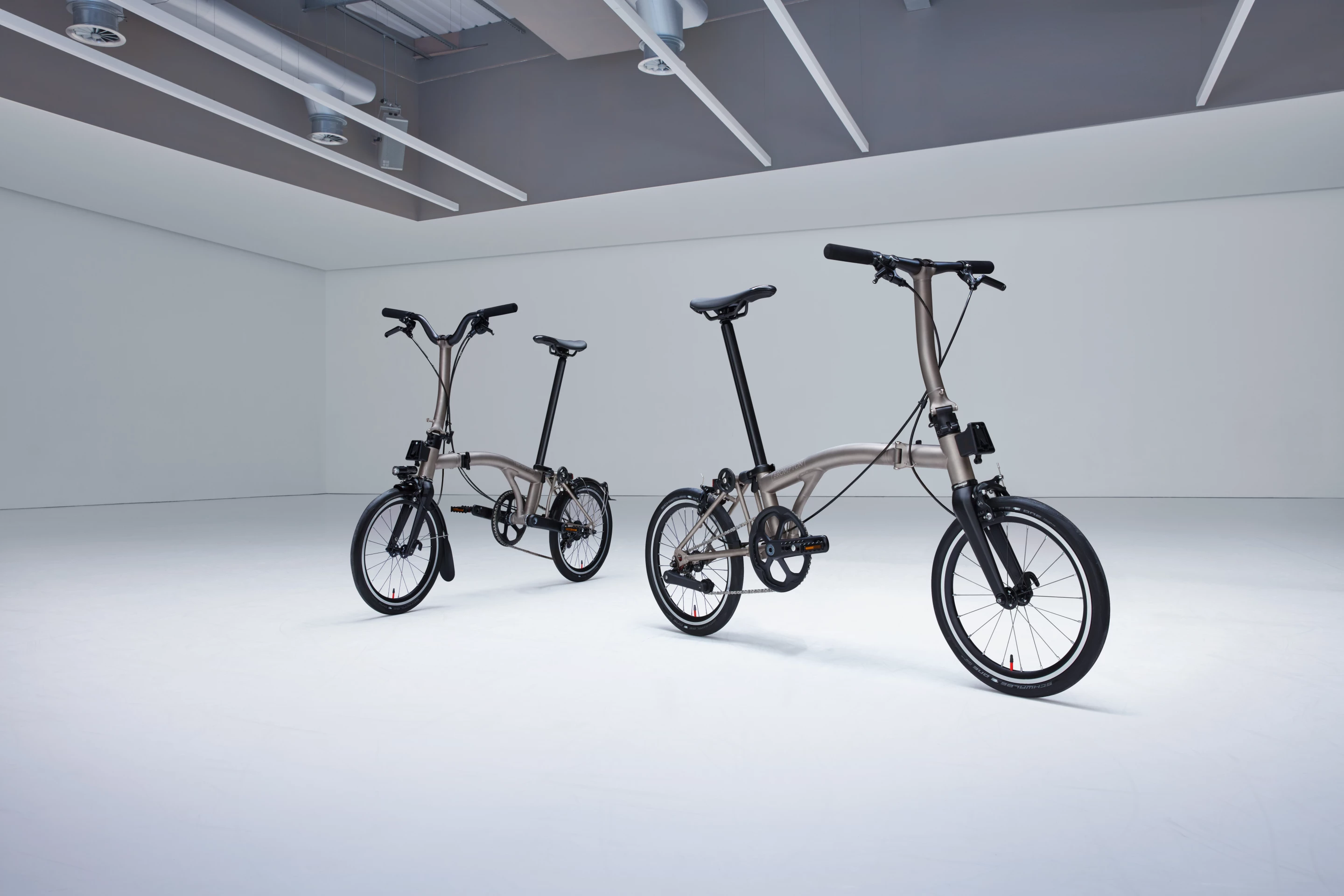 At just 7.45 kg, the T Line folding city bike is reported to be the lightest Brompton ever