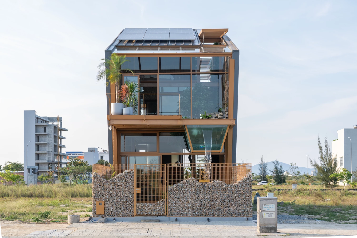 A vertical forest in Vietnam’s tropics: beauty meets bioclimatic design