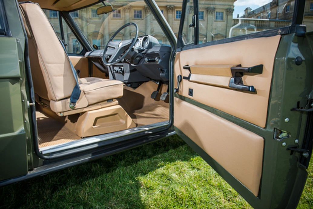 Range Rover 001 interior