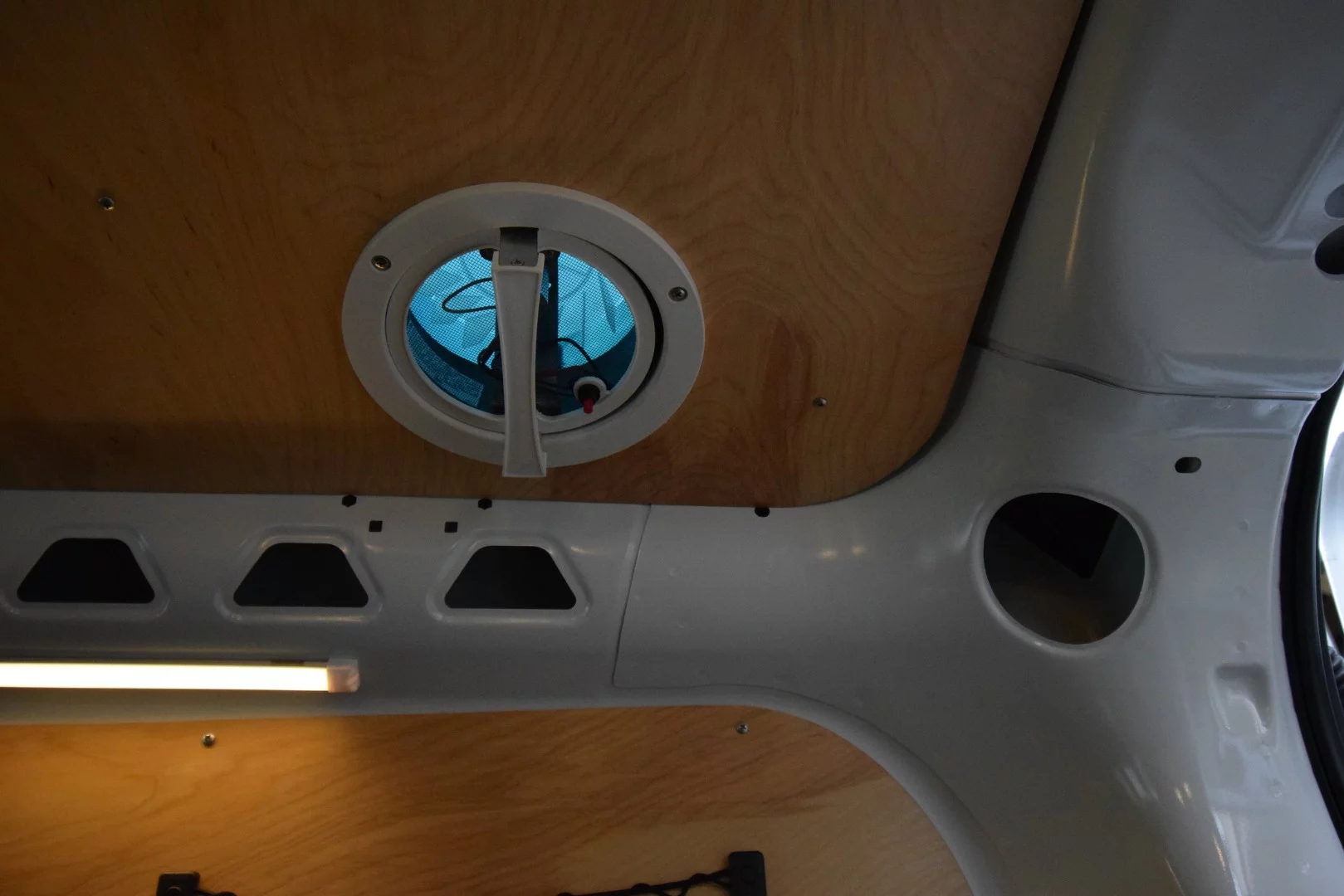 The roof vent runs on battery power