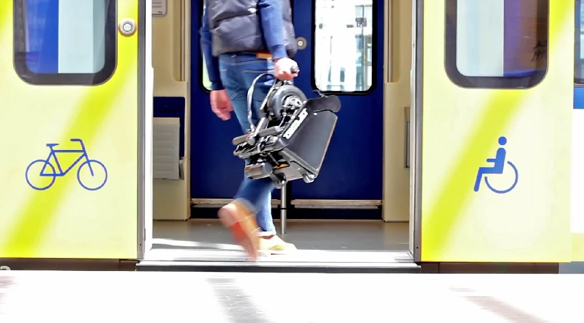 The Trikelet prototype weighs in at around 26 lb (12 kg) and has a range of roughly 15 km (9.3 mi)