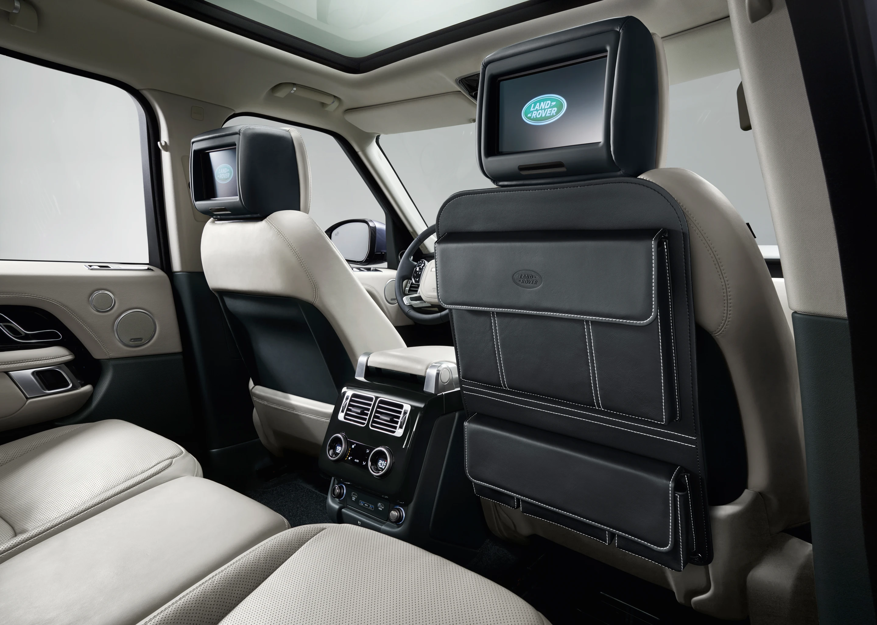 Interior of the Range Rover P400e plug-in hybrid