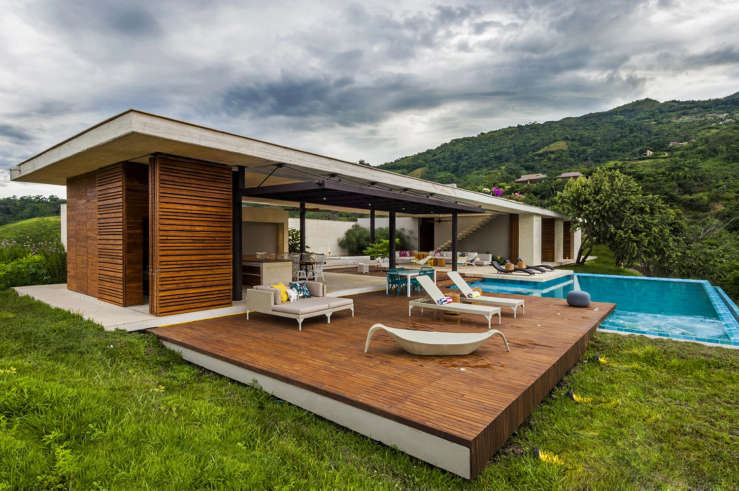 The patio and lounge areas of Casa 7A feature a layout open to the elements and well-suited to the local hot, dry climate (Photo: David Uribe)