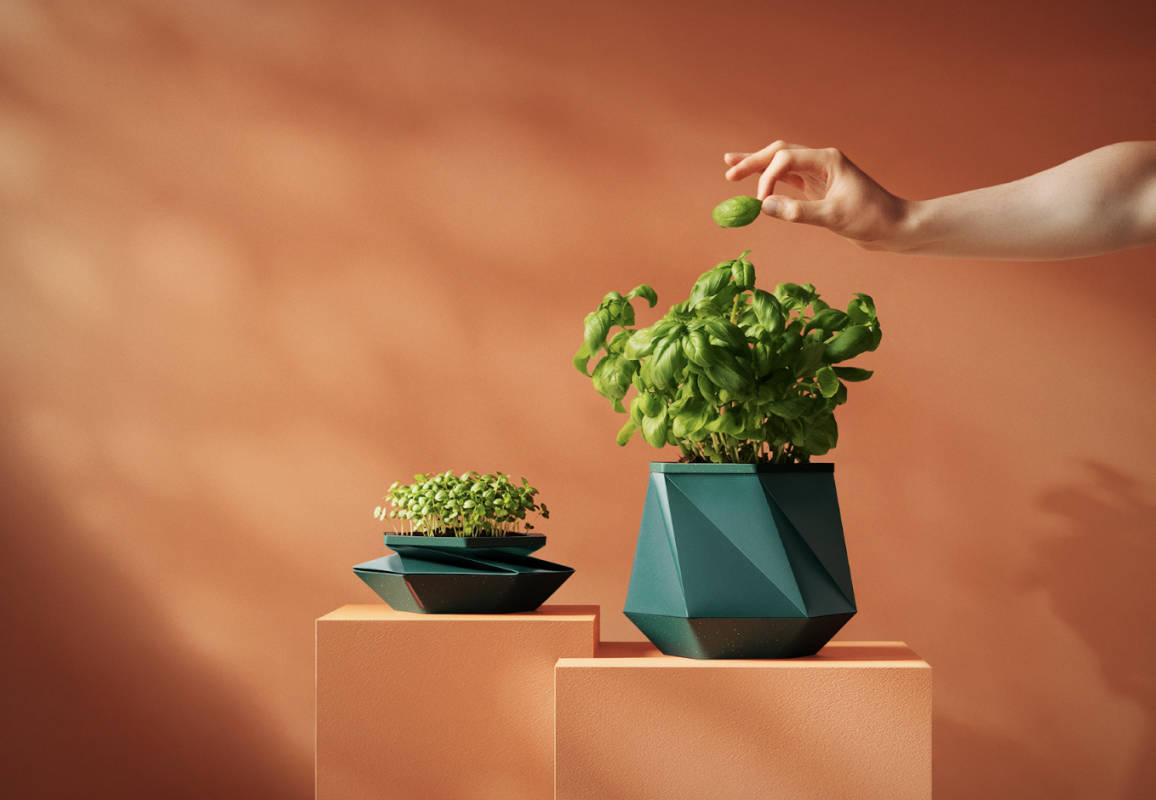 Origami-like pot grows as your plant does – and takes care of watering