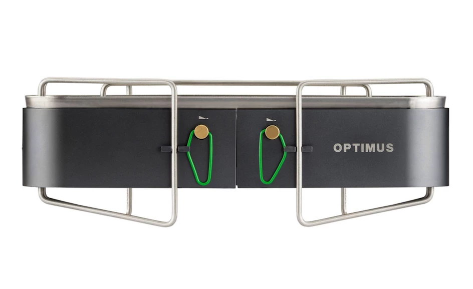 When packed, the Gemini measures 12 x 2.8 x 4.1 in (30.5 x 7.1 x 10.4 cm); it folds out to 15 x 7.7 x 4.1 in (38.1 x 19.6 x 10.4 cm)