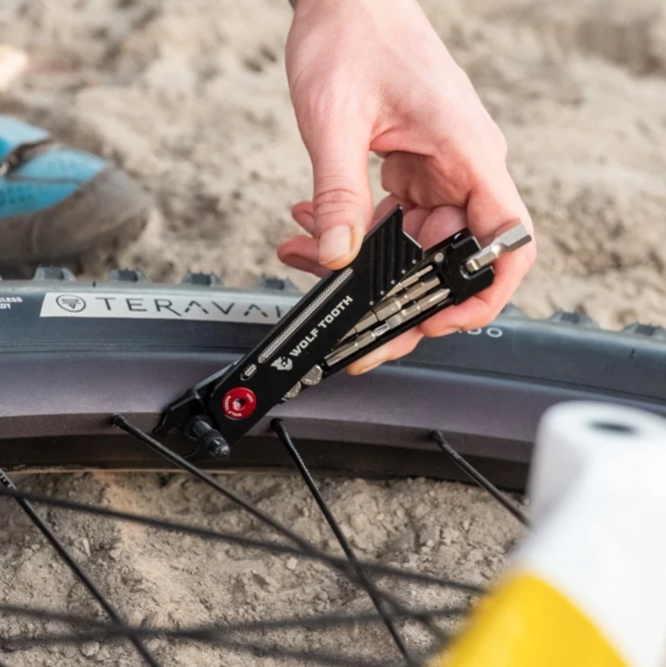 Made from a mix of aluminum and steel, the 8-Bit Pack Pliers weigh just 68 g (2.4 oz)