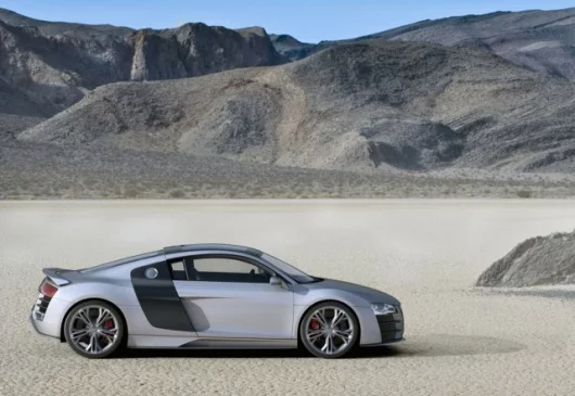 The concept uses the V12 6.0-litre bi-turbo TDI engine first seen in the forthcoming Q7 V12 TDI SUV, the 6.0-litre twin-turbo V12 with 500 bhp