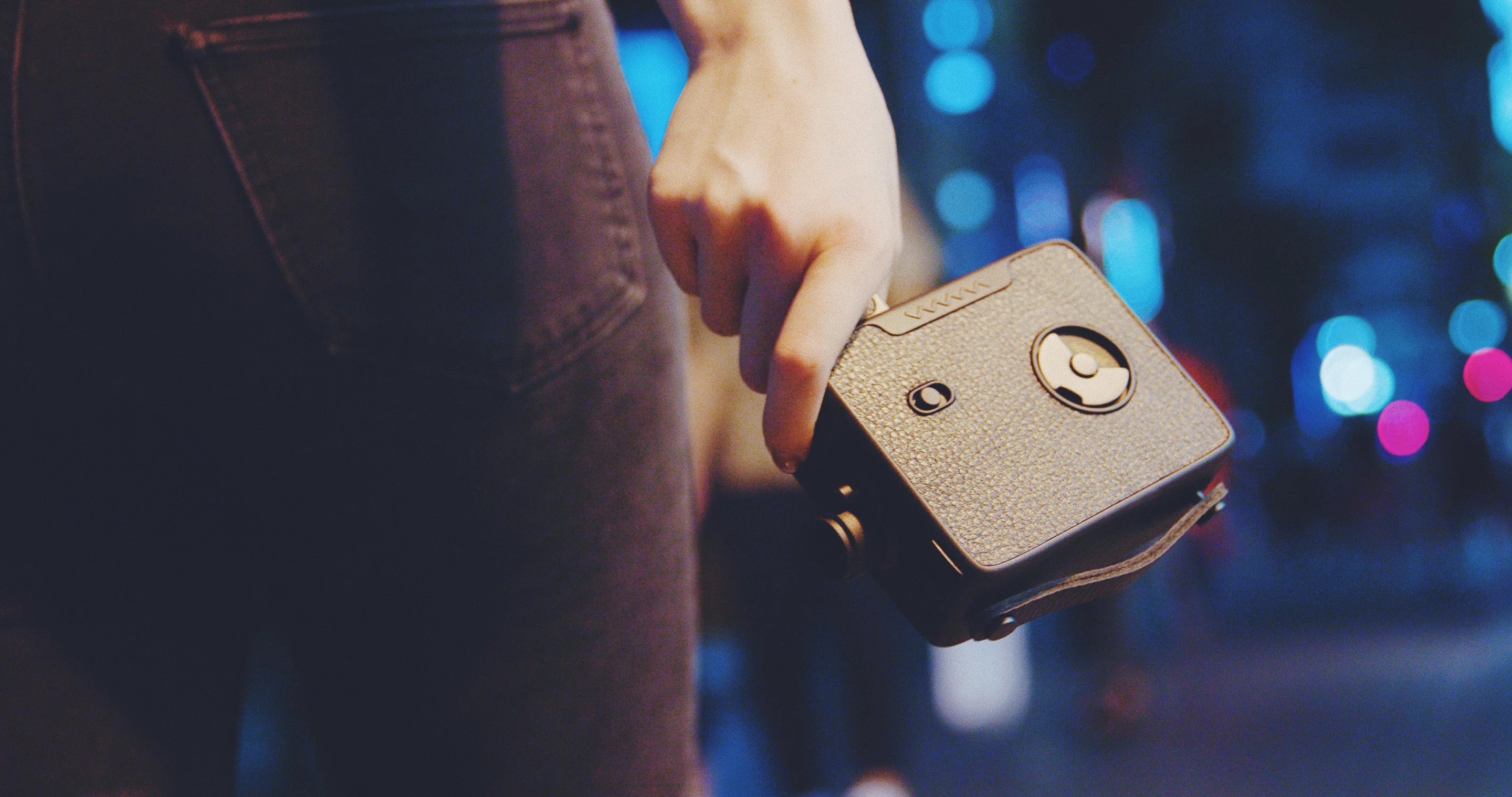 The Fragment 8's main body weighs a claimed 250 g (8.8 oz)