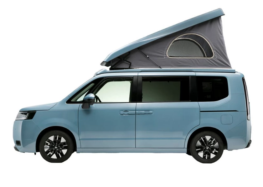 The Honda Step Wagon measures in around 480 cm long, making the Deck One a small, highly efficient mobile getaway