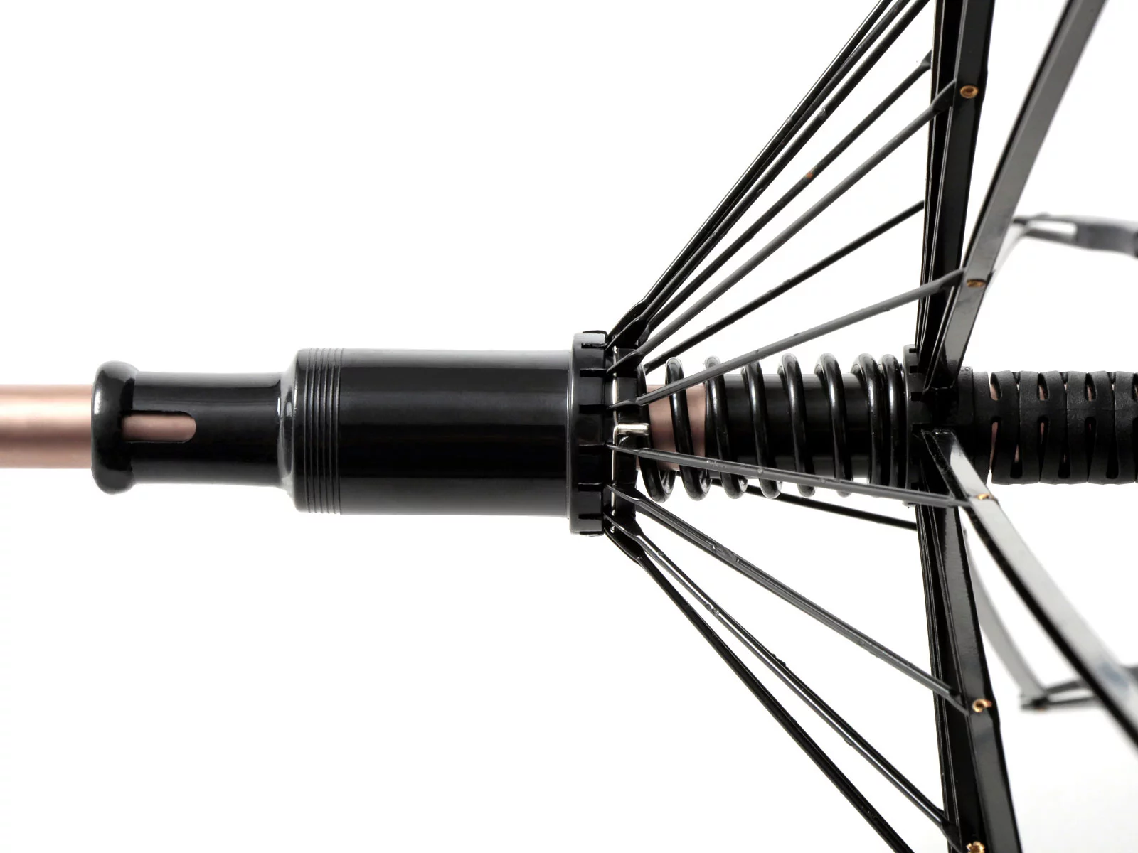 The manufacturers describe Kisha's opening and closing mechanism as "perfect"