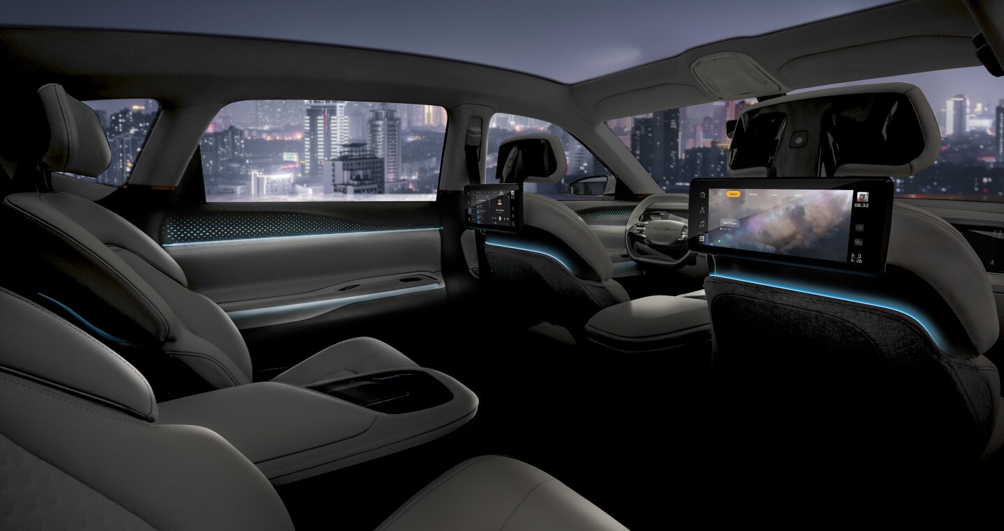 The Chrysler Airflow Concept's interior features screens for all four occupants, each capable of being personalized separately