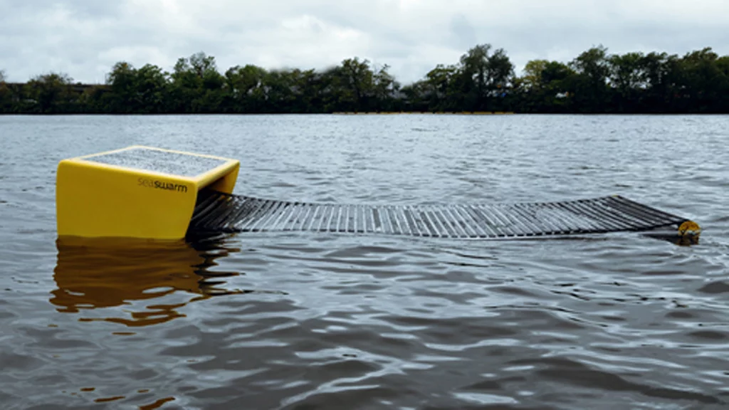 The first Seaswarm prototype being tested in the Charles River in mid-August 2010 (Image: Senseable City Lab)