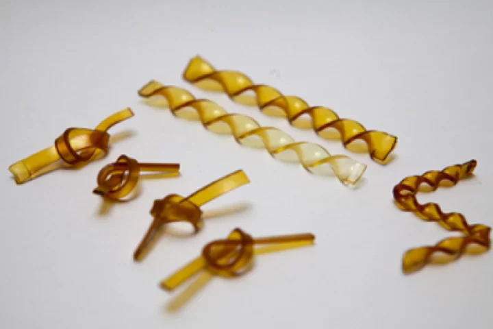 Samples of the new resin shaped with high heat(Image: CNRS)