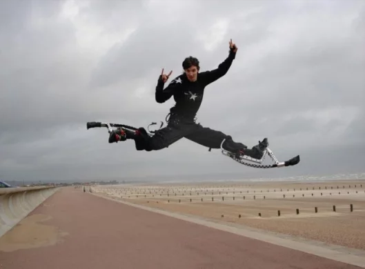 Powerbocking - Great poses are achieved by scissoring legs apart while mid-air. You don't want to land like this, though (Photo: pro-jump.co.uk)