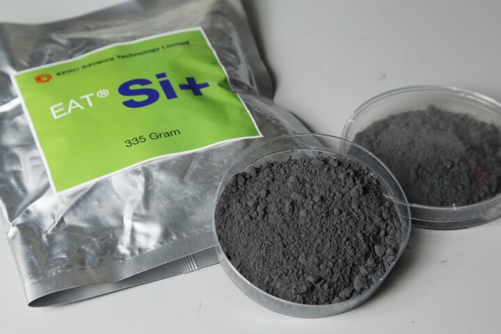 A silicon-based powder that generates hydrogen when mixed into water