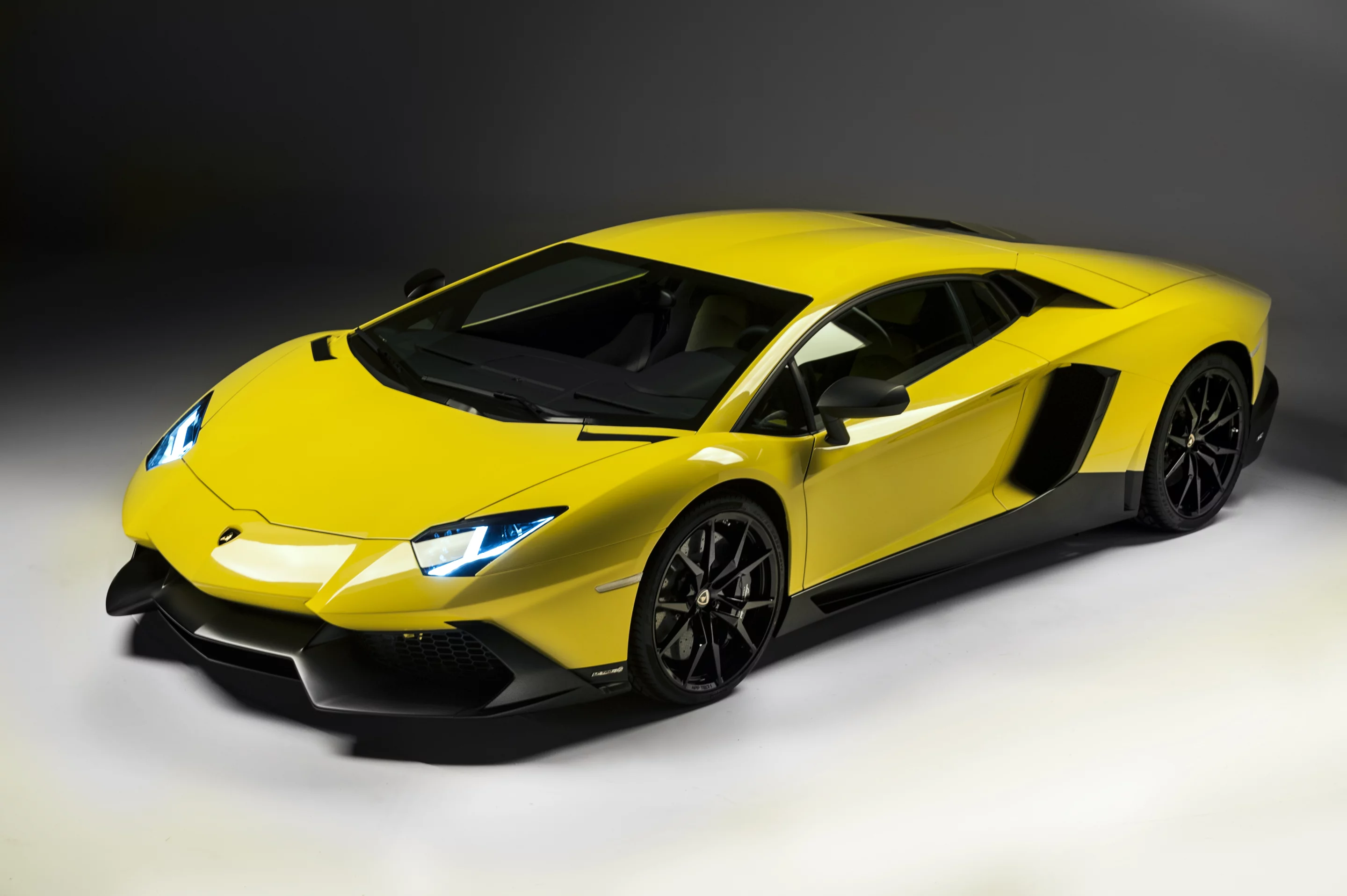 Handling and stability at speeds have been enhanced over and above the already impressive Aventador LP 700-4