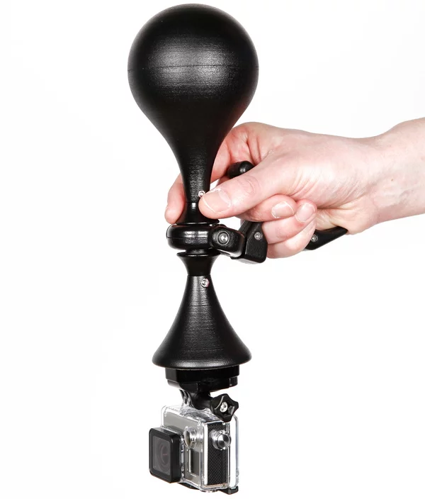 If you want to get low-angle shots, the Luuv can be inverted