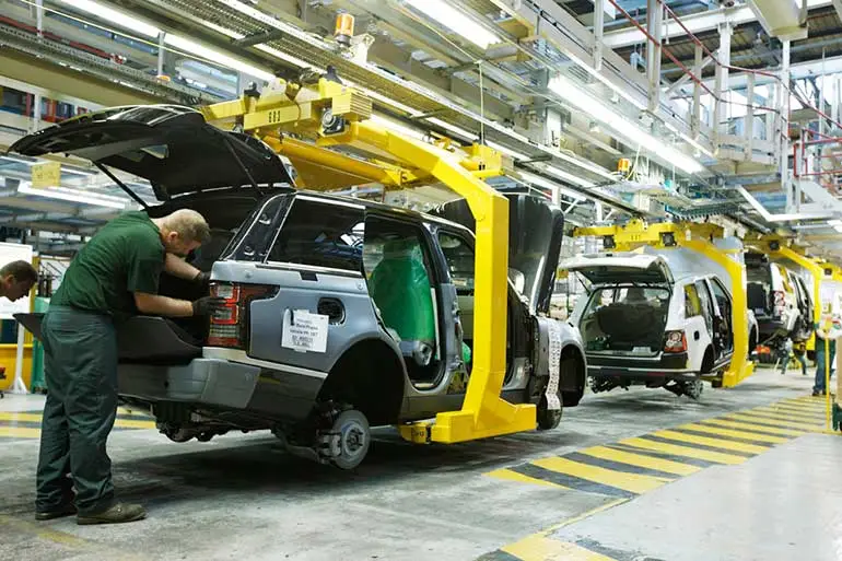 2013 Range Rover aluminium shell under construction