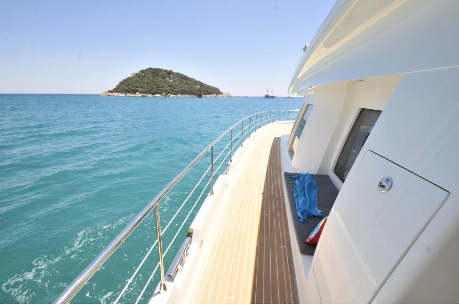 Solarwave 64 Cruiser luxury zero emissions yacht