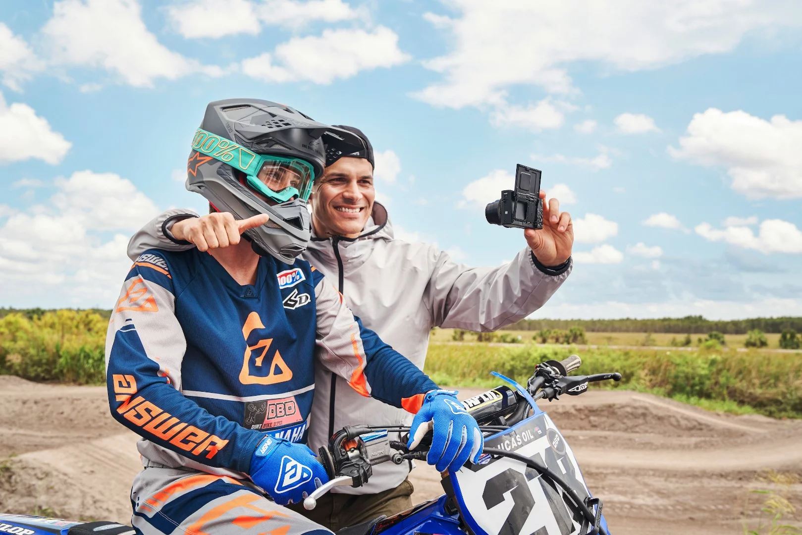 Packed inside the 302-gram (10-oz) RX100 VII is a 20-megapixel, one-inch stacked Exmor RS CMOS image sensor