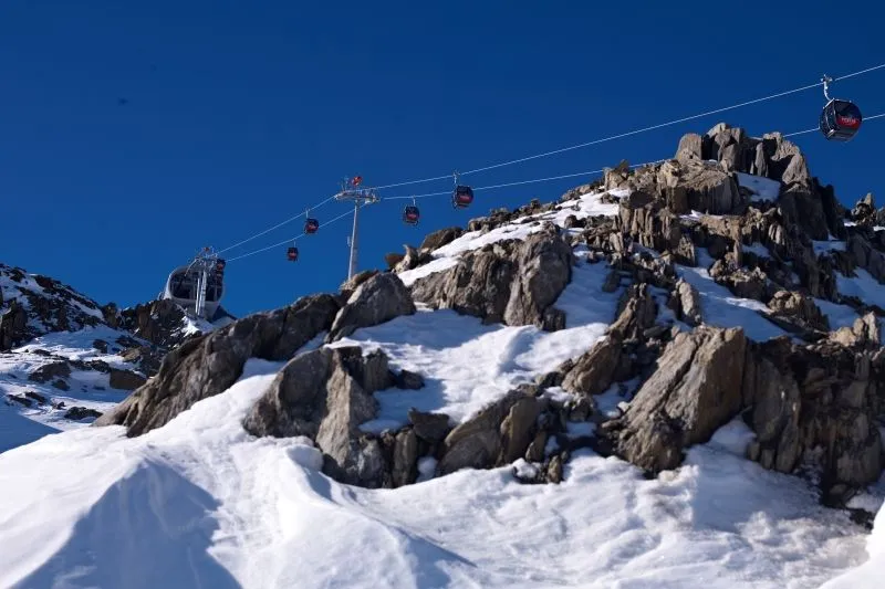 During the winter seasons, the Pitztal Glacier offers a total of 68 kilometres (42.25 miles) of impressive natural snow slopes (Image: Pitztaler Gletscherbahn)