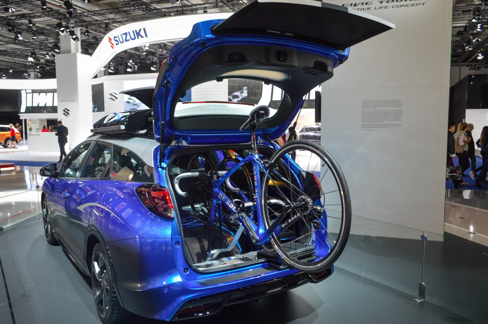 Honda highlights the cargo capacity of its Civic Tourer with the cycle-centric Active Life concept
