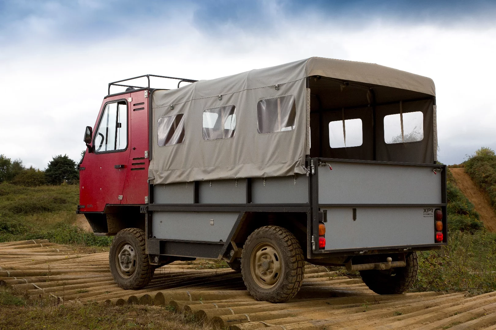 Once at the destination, the Ox flat pack truck can be put together by three trained professionals in around 12 hours