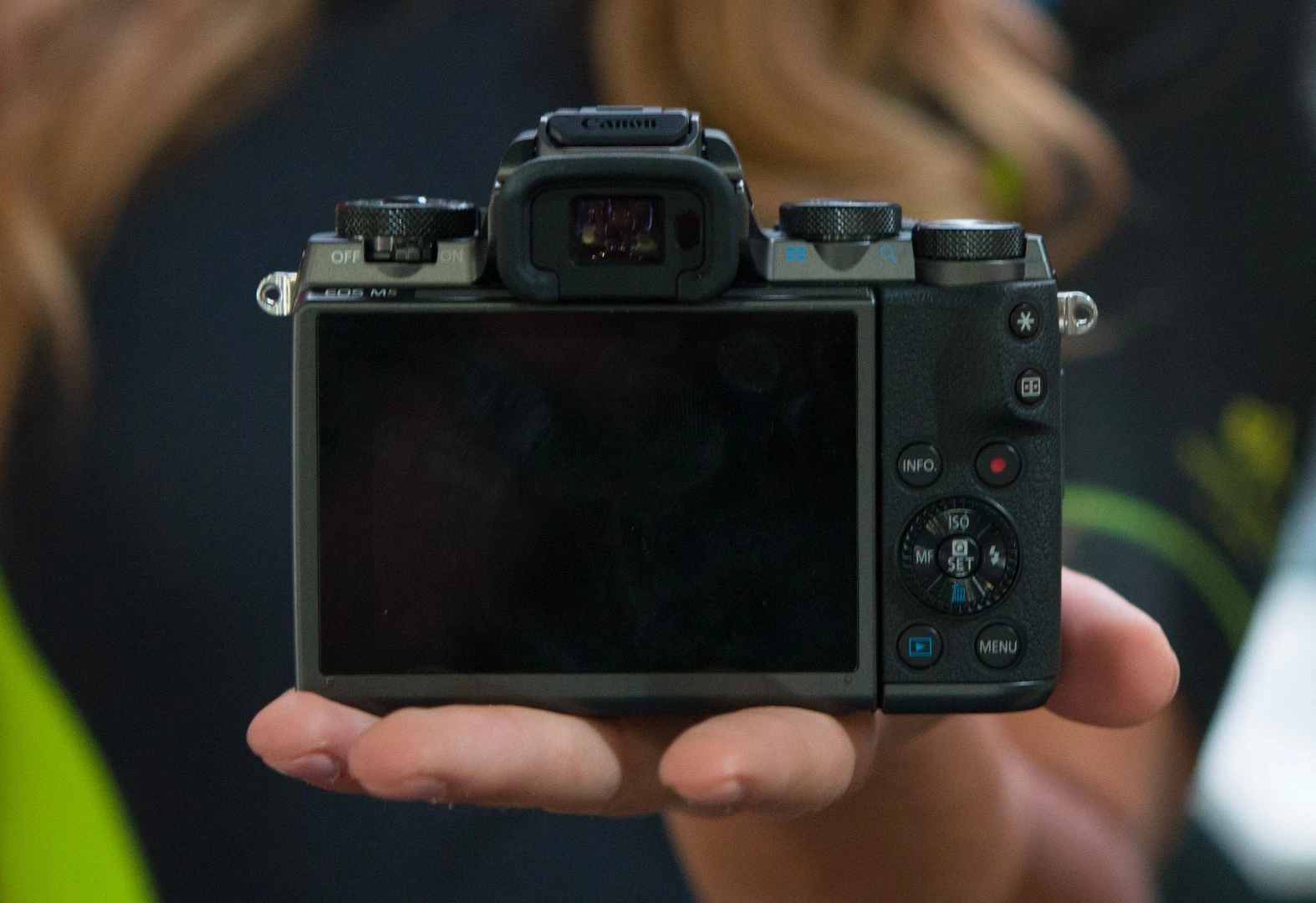 The rear of the Canon EOS M5