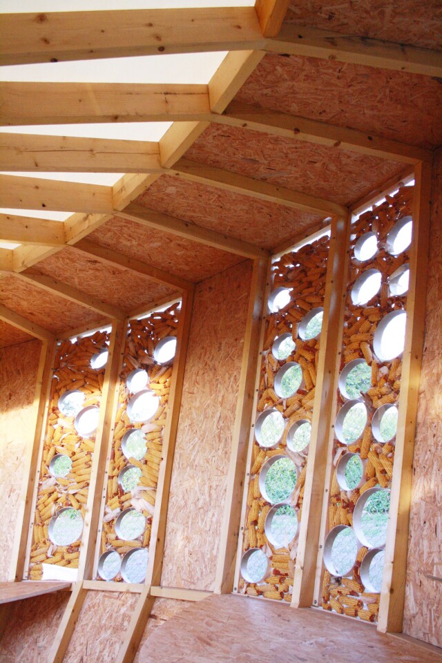 €7,000 circular home built using corn cobs
