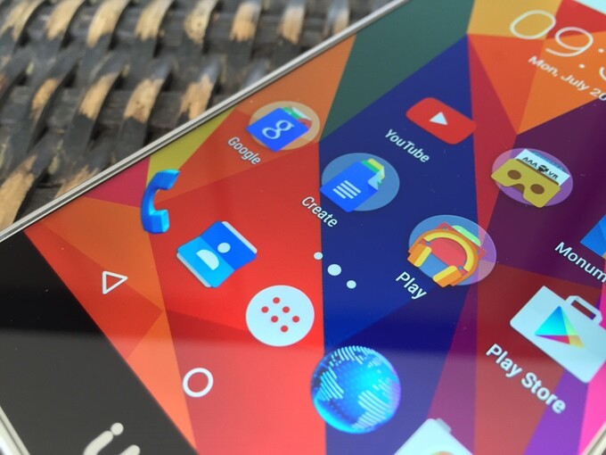 The Uno runs stock Android Lollipop