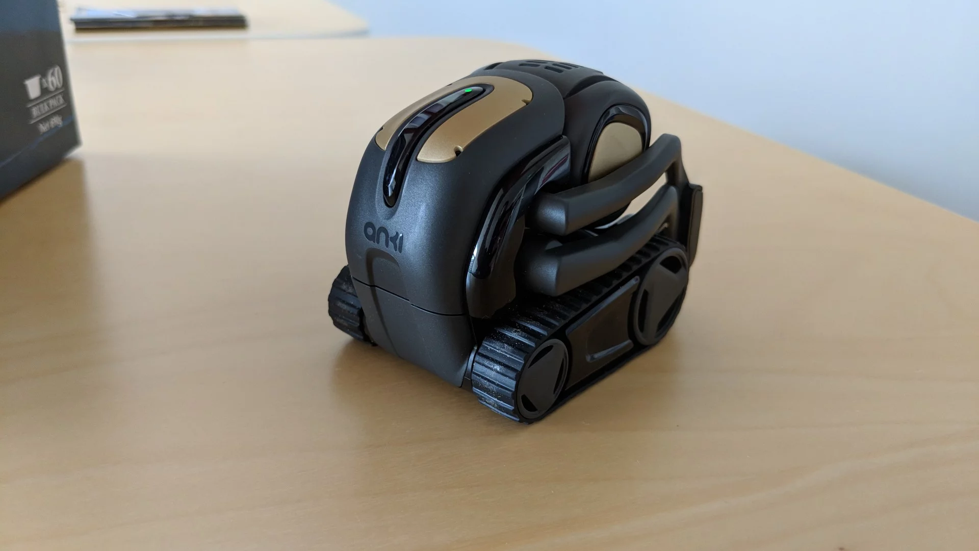 The button on Vector's back turns him on and off