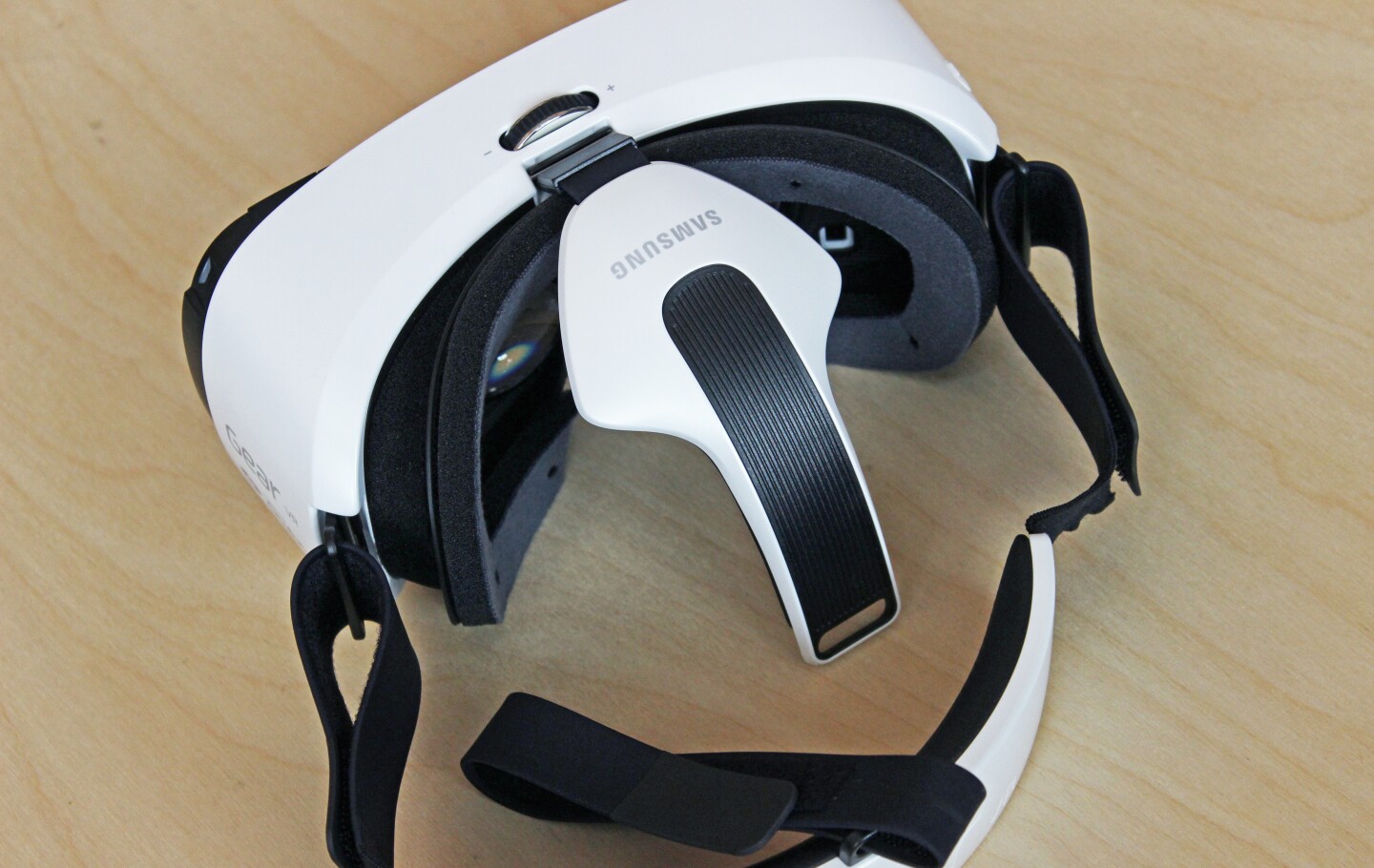 You have three straps in total, to help find the most comfortable fit (Photo: Will Shanklin/Gizmag.com)