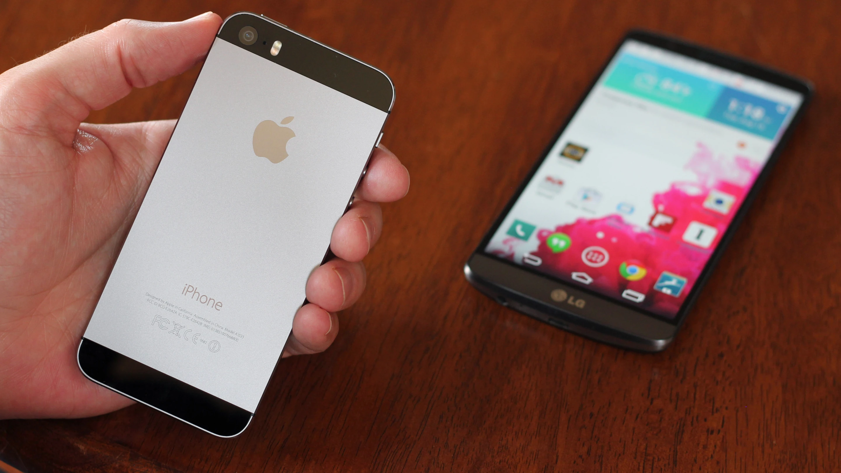 The iPhone 5s is a much smaller phone, and is easier to hold (Photo: Will Shanklin/Gizmag.com)