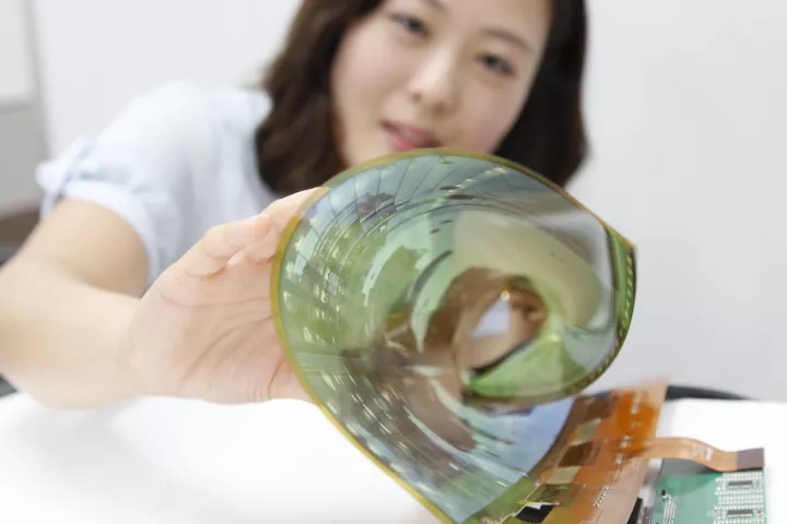 LG Display's new flexible OLED panel can be rolled up to a radius of 3 cm