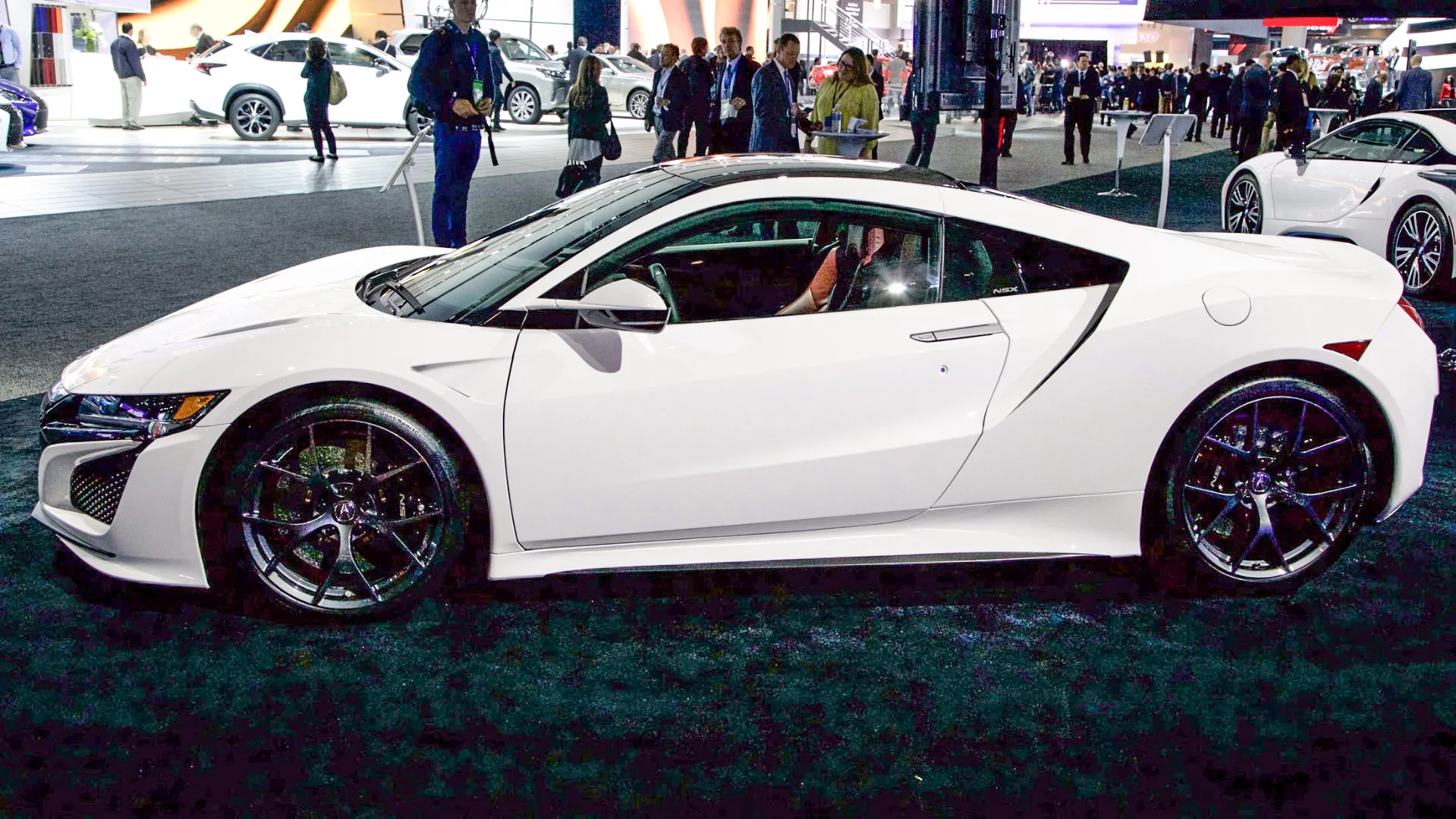 It's been twelve months since the Ford GT landed in Detroit, but that doesn't mean it doesn't look fantastic in white