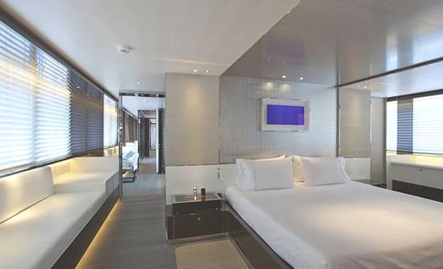 M/Y Satori guest bedroom