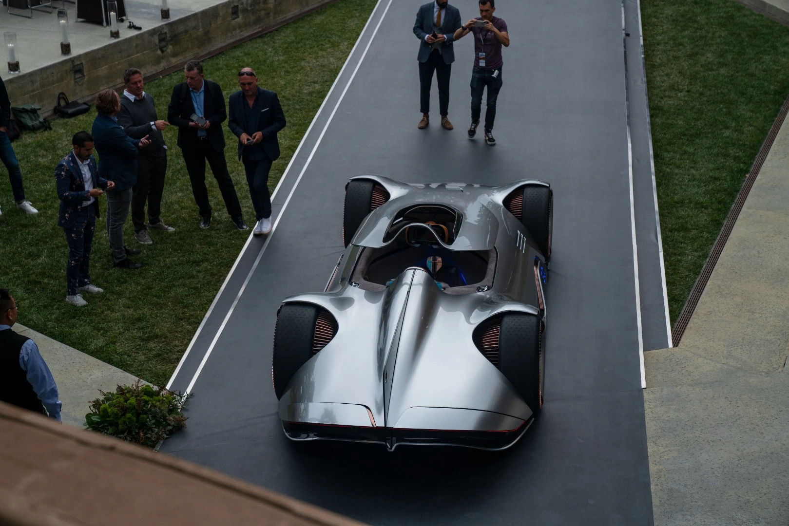 The freshly unveiled Vision EQ Silver Arrow concept has a power output of 550 kW (750 hp)