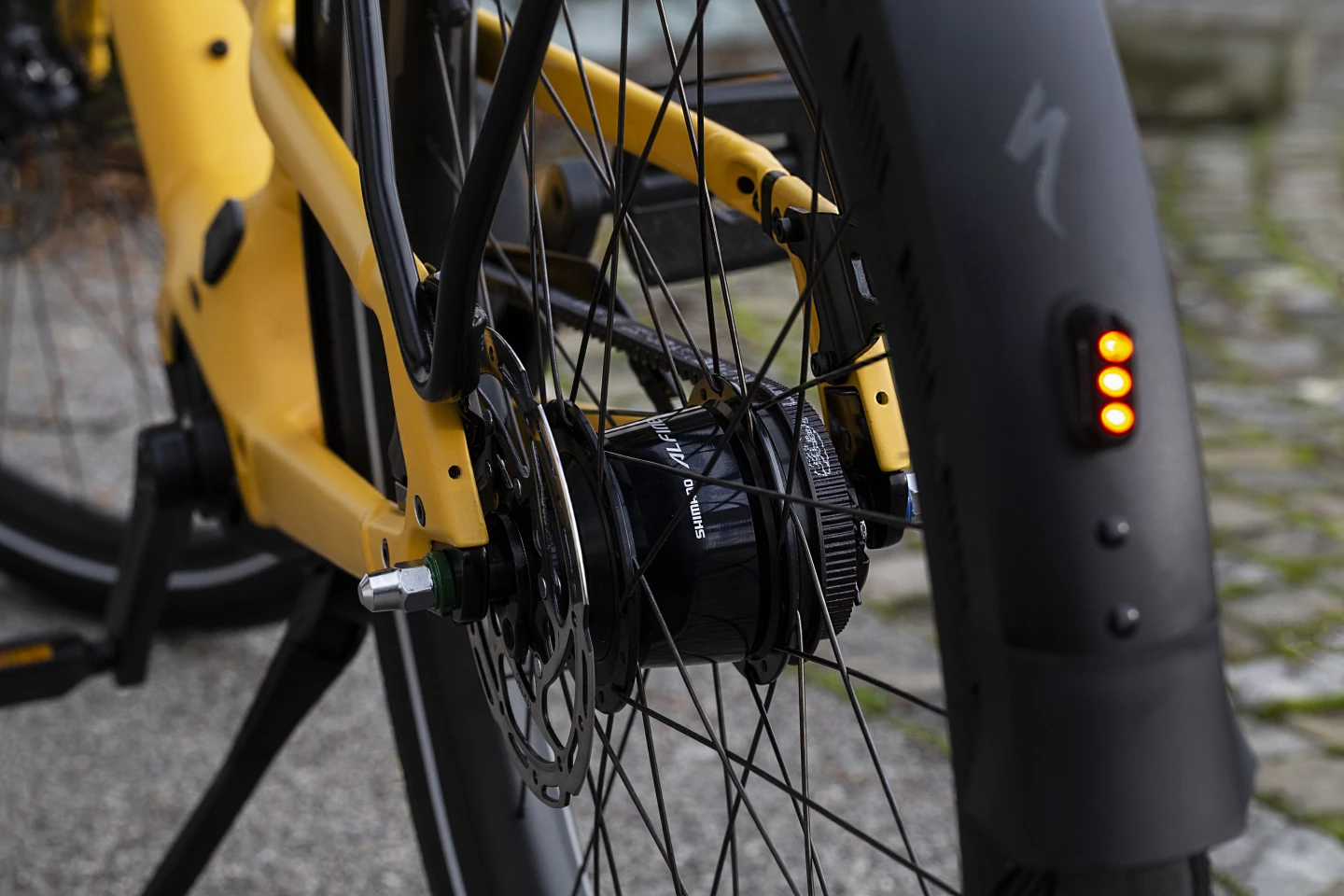 The Turbo Como SL 4.0 comes with a 5-gear rear hub, while the Turbo Como SL 5.0 comes with an 8-gear rear hub