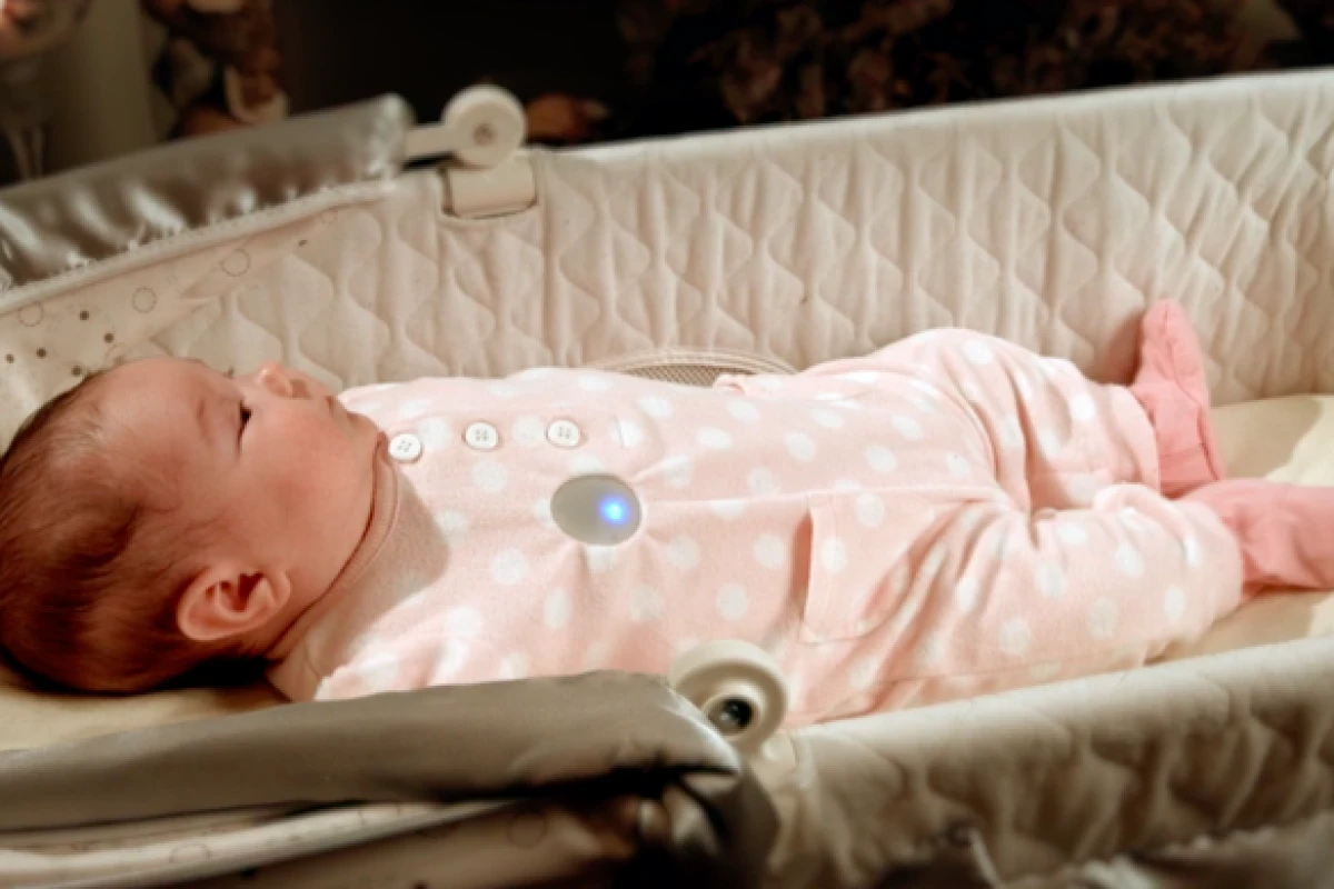 Monbaby can be attached to any item of clothing to monitor and provide analysis on your baby's sleeping patterns
