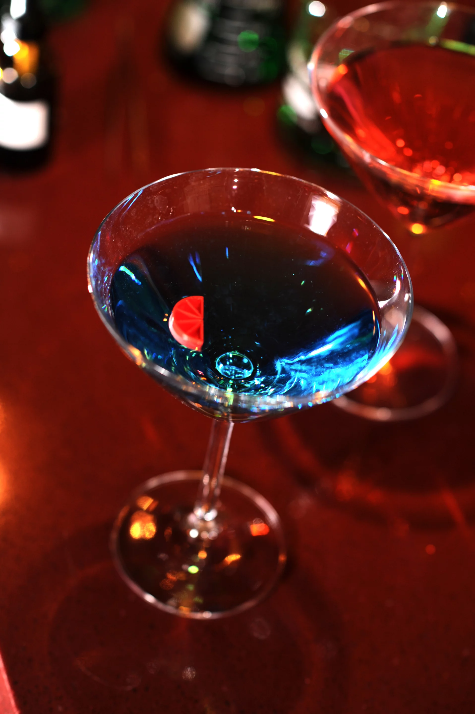 This tiny little gizmo mixes drinks like a water insect might (Photo: Michelle Nicole Photography)
