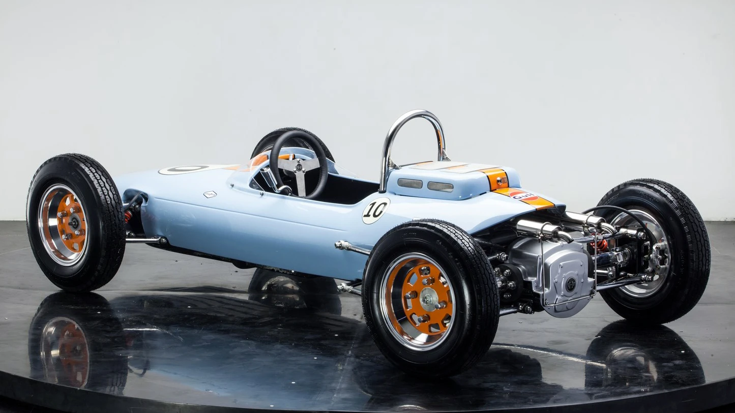 "I wanted to create something similar to a kart in terms of size and cost, but something far more relevant to the real world than a kart which has no suspension, a solid rear axle, no diff, no gears, rudimentary brakes and clutch ... karts really have very little in common with a real racing car," said Redfearn