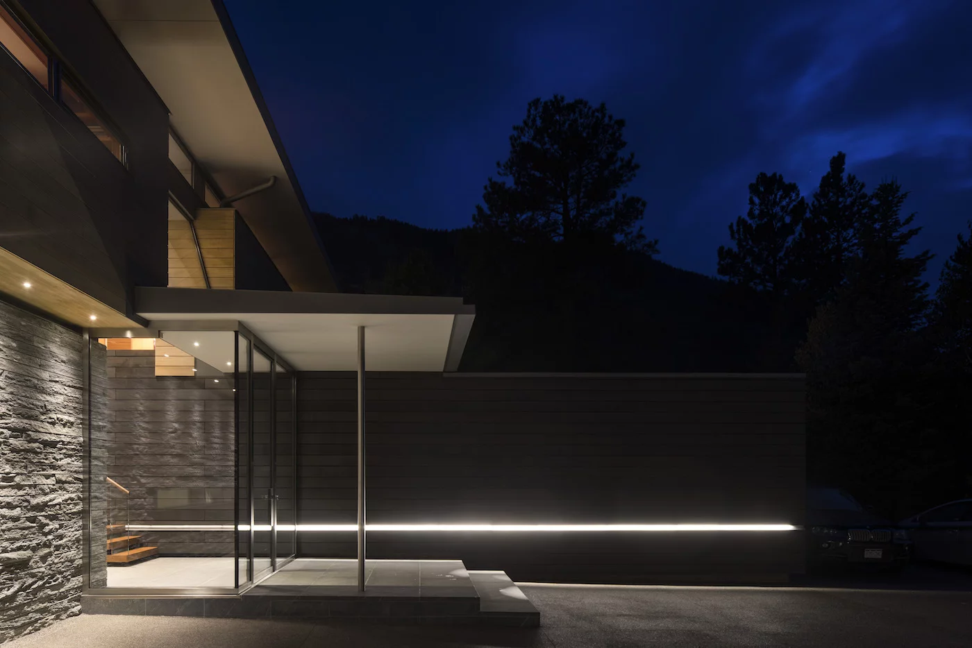 Independence Pass Residence, by Bohlin Cywinski Jackson, is based in Aspen, Colorado, and was conceived as a floating pavilion with continuous interior views end to end on the upper level