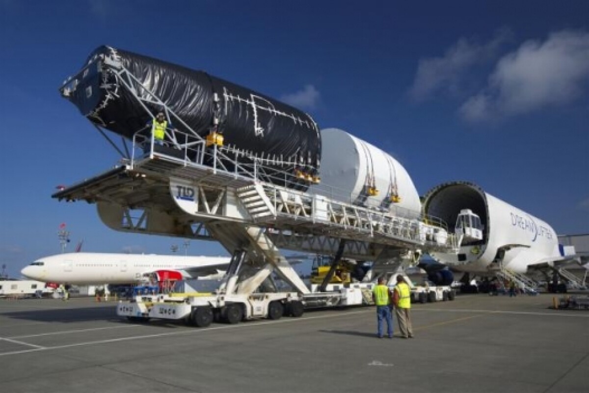 Fuselage sections for 787 Dreamliner delivered in Large Cargo Freighter