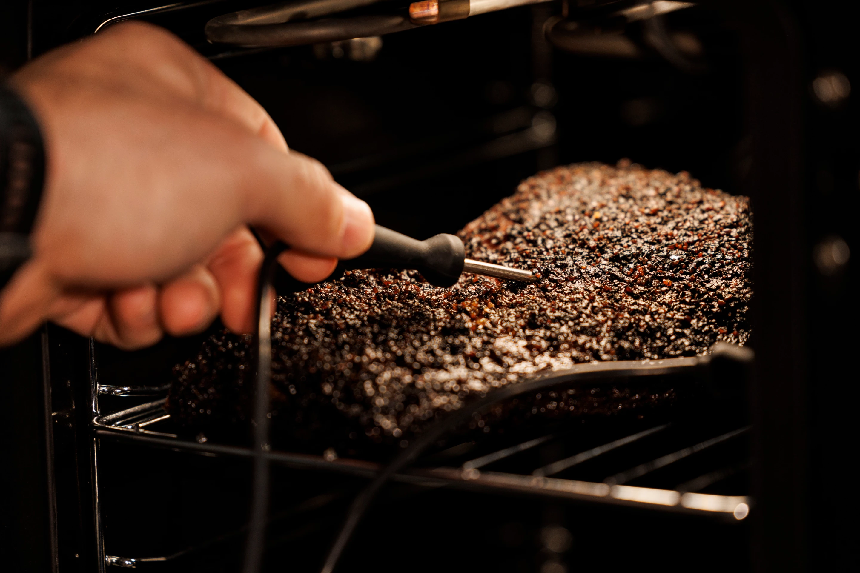 The internal probe monitors meat temperature