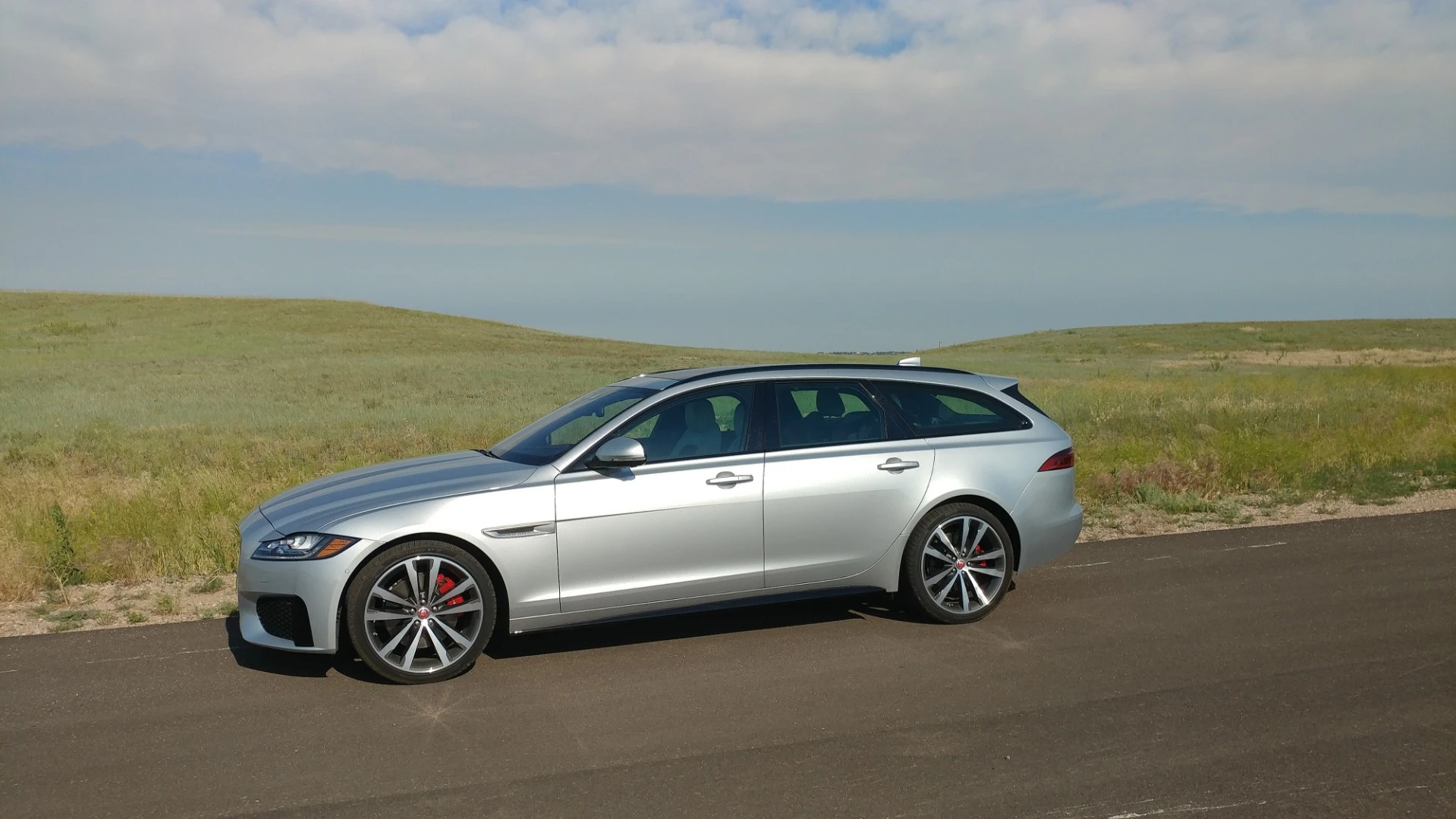 The estate body style of the XF Sportbrake brings better balance to the car's drive dynamics